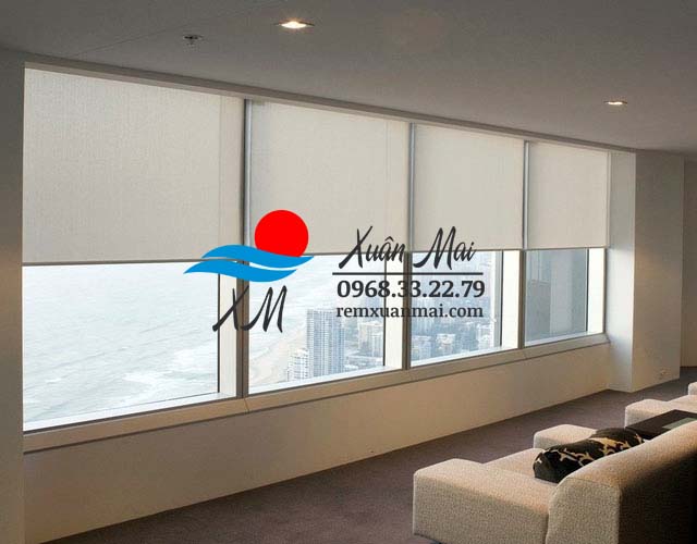 Rèm chống nắng ngoài trời kiểu cuốn tô điểm cho ban công