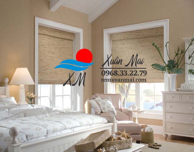 Rèm cửa sổ có hoạ tiết theo chiều dọc sẽ tạo cảm giác phòng rộng hơn