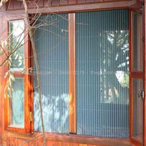 Cửa Lưới Xếp Chống Côn Trùng Hòa Phát Giá Rẻ Màu Vân Gỗ